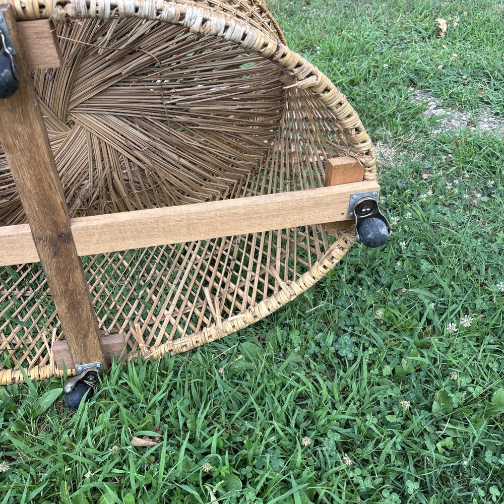 Beautiful Vintage Styled Wicker Rattan Baby Bassinet - Picture 6 of 16